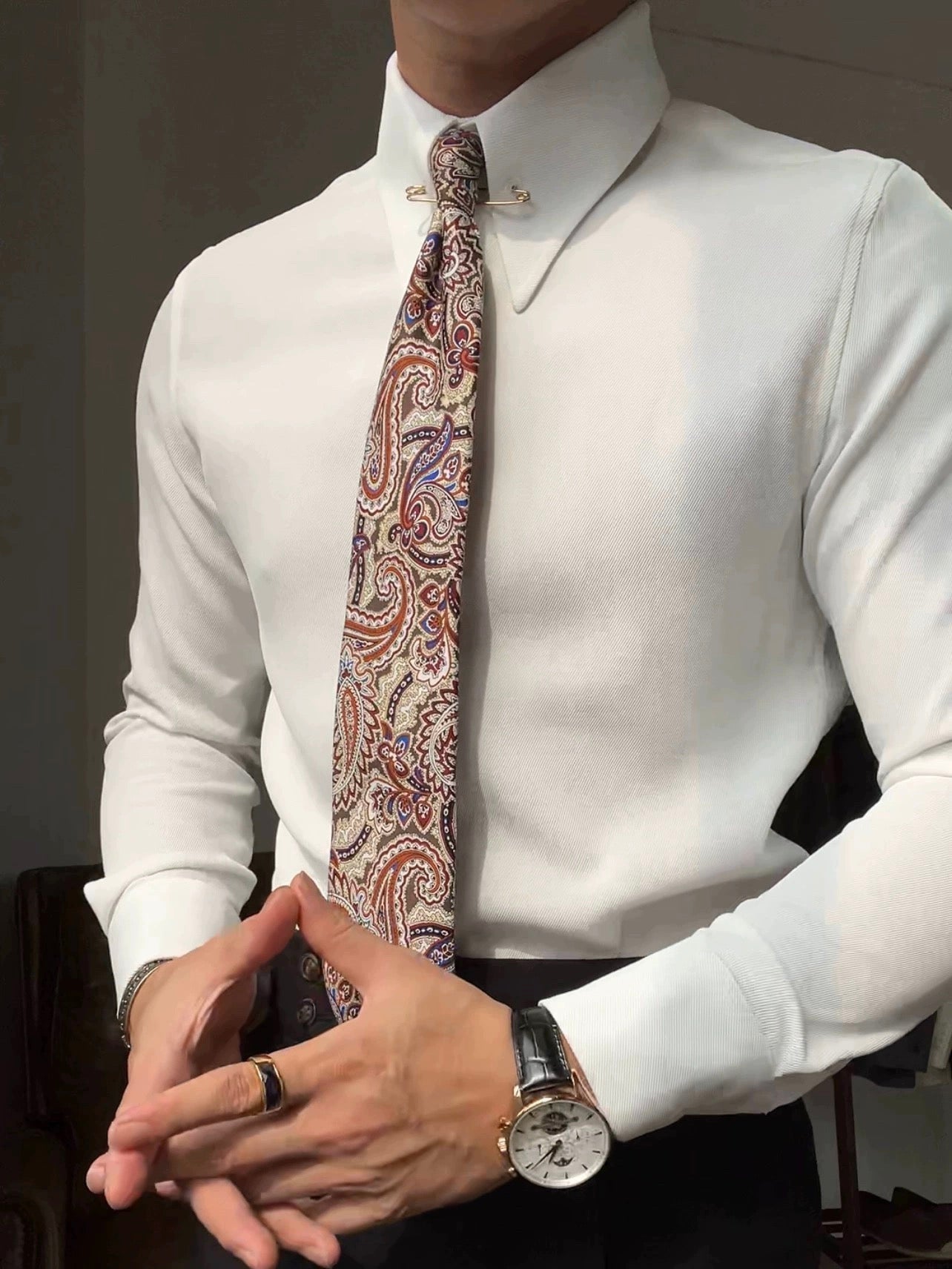 Camisa Gola Ponta de Lança com Barra de Colarinho