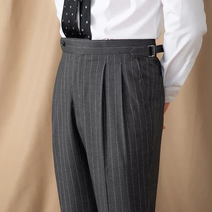 Calça Risca de Giz Cinza com Ajuste Lateral