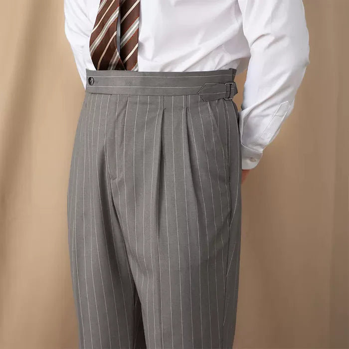 Calça Risca de Giz Cinza com Ajuste Lateral