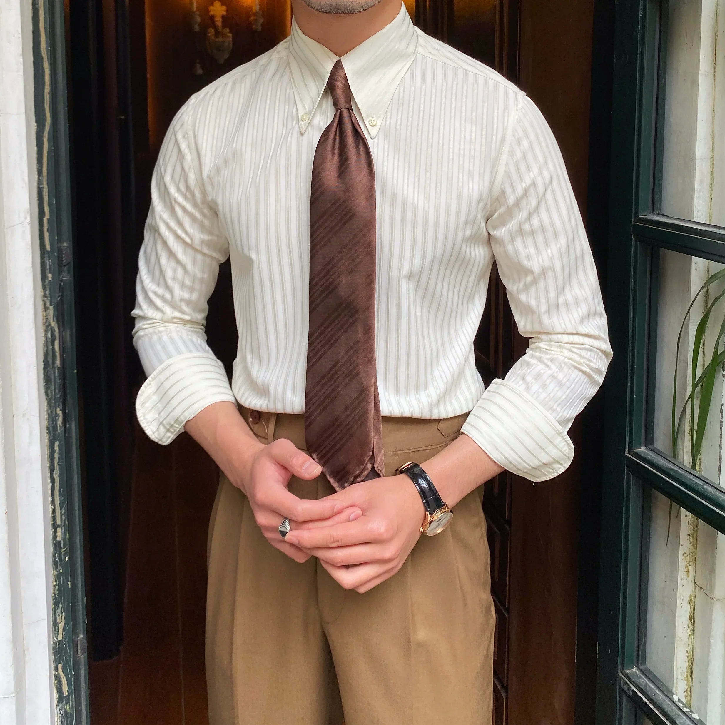 Camisa clássica com gola pontiaguda
