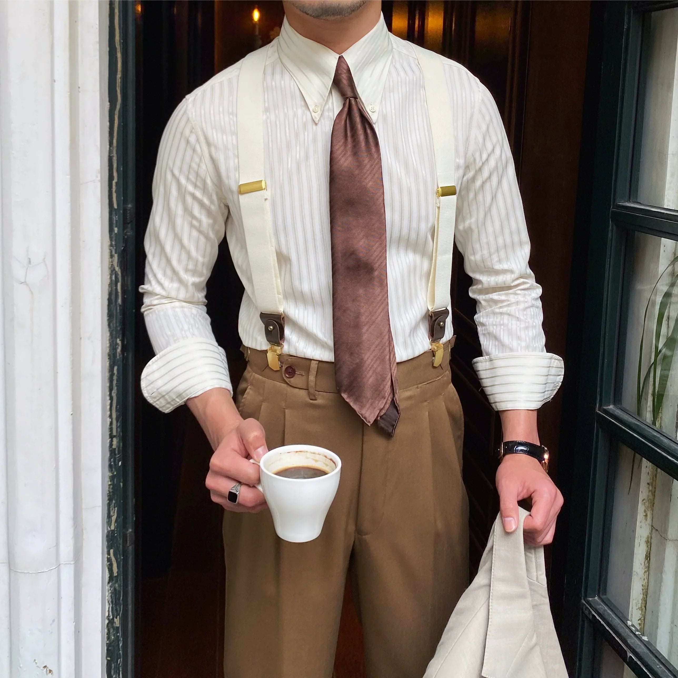 Camisa clássica com gola pontiaguda
