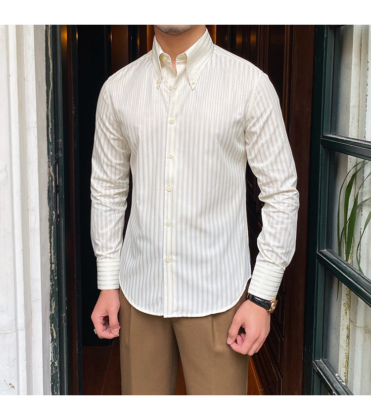 Camisa clássica com gola pontiaguda