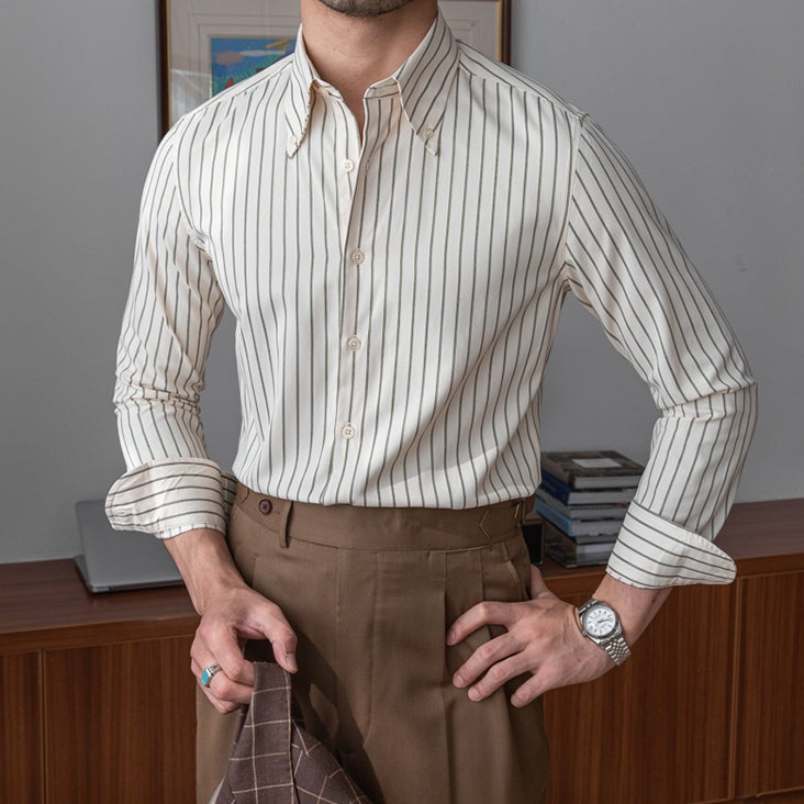 Camisa italiana com gola pontiaguda