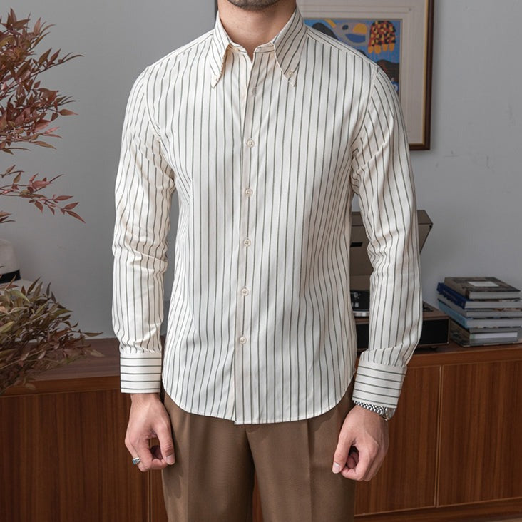 Camisa italiana com gola pontiaguda