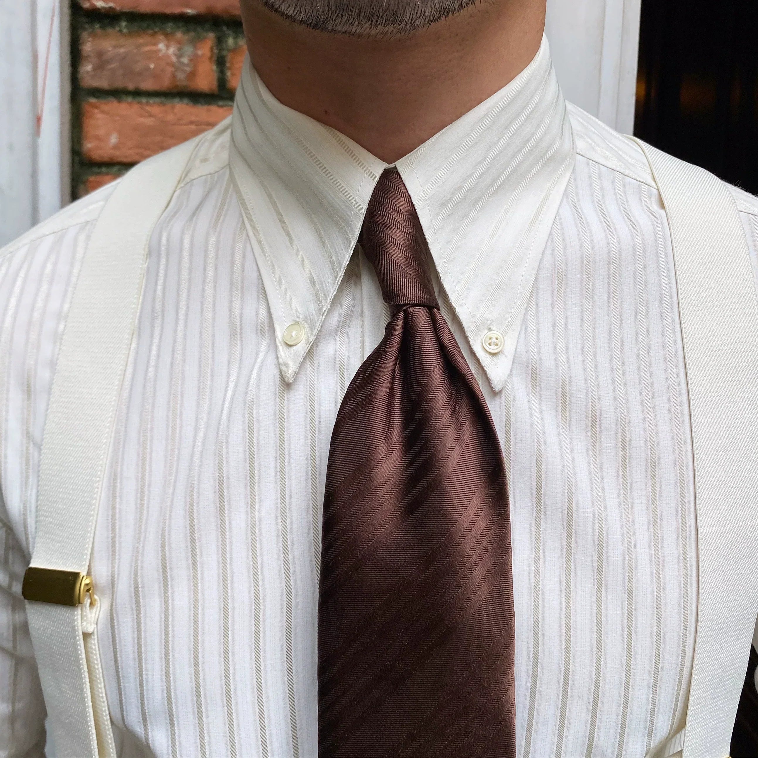 Camisa clássica com gola pontiaguda