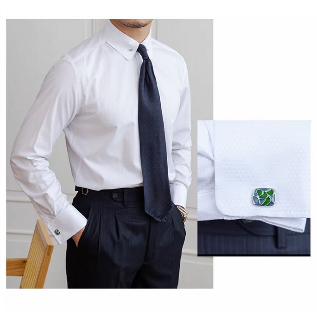 Camisa de colarinho curto com abotoaduras