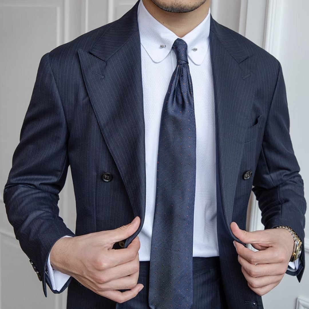 Camisa de colarinho curto com abotoaduras