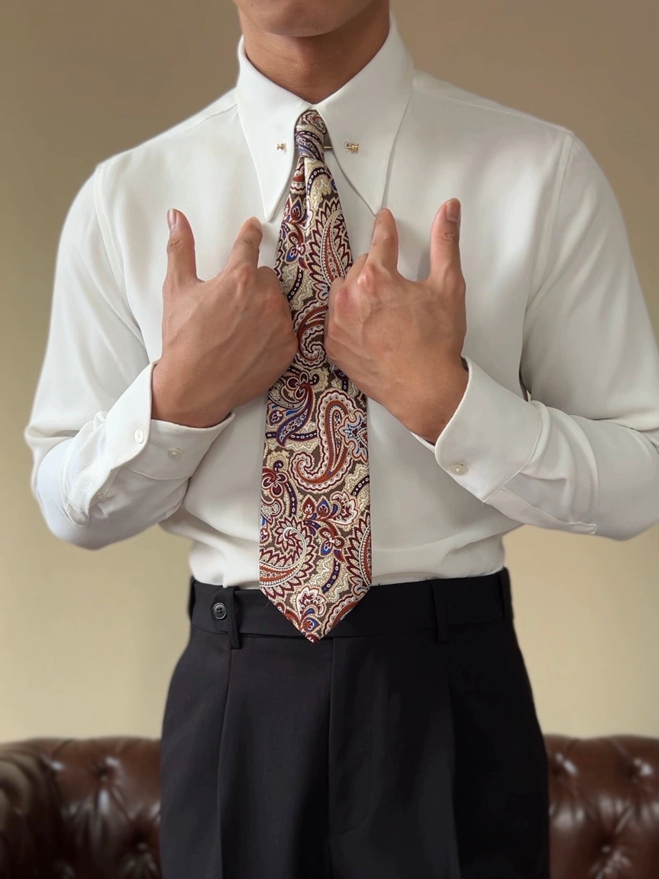 Camisa Gola Ponta de Lança com Barra de Colarinho