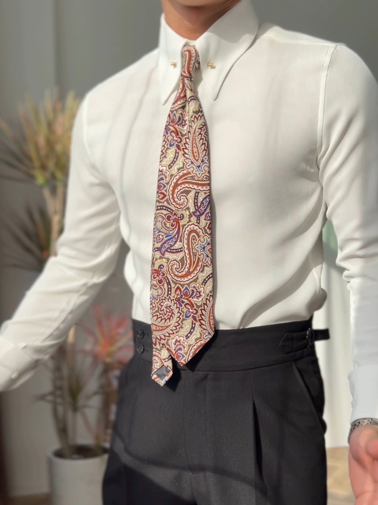 Camisa Gola Ponta de Lança com Barra de Colarinho
