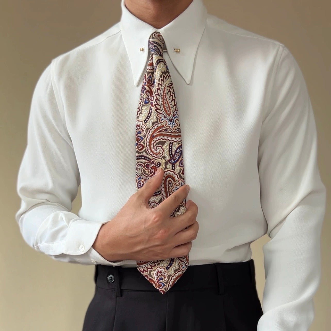 Camisa Gola Ponta de Lança com Barra de Colarinho