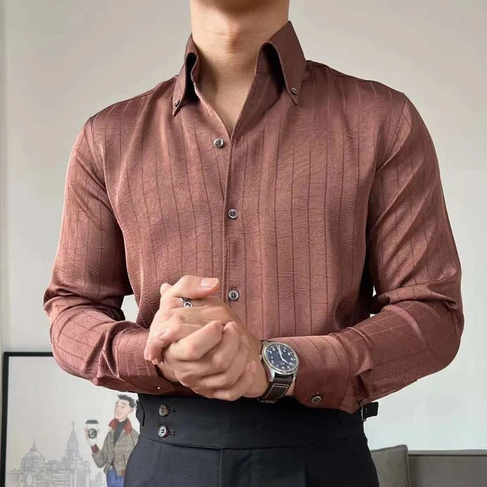 Camisa listrada de seda com botões
