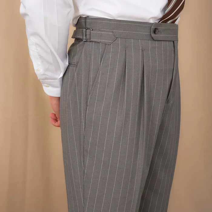 Calça Risca de Giz Cinza com Ajuste Lateral
