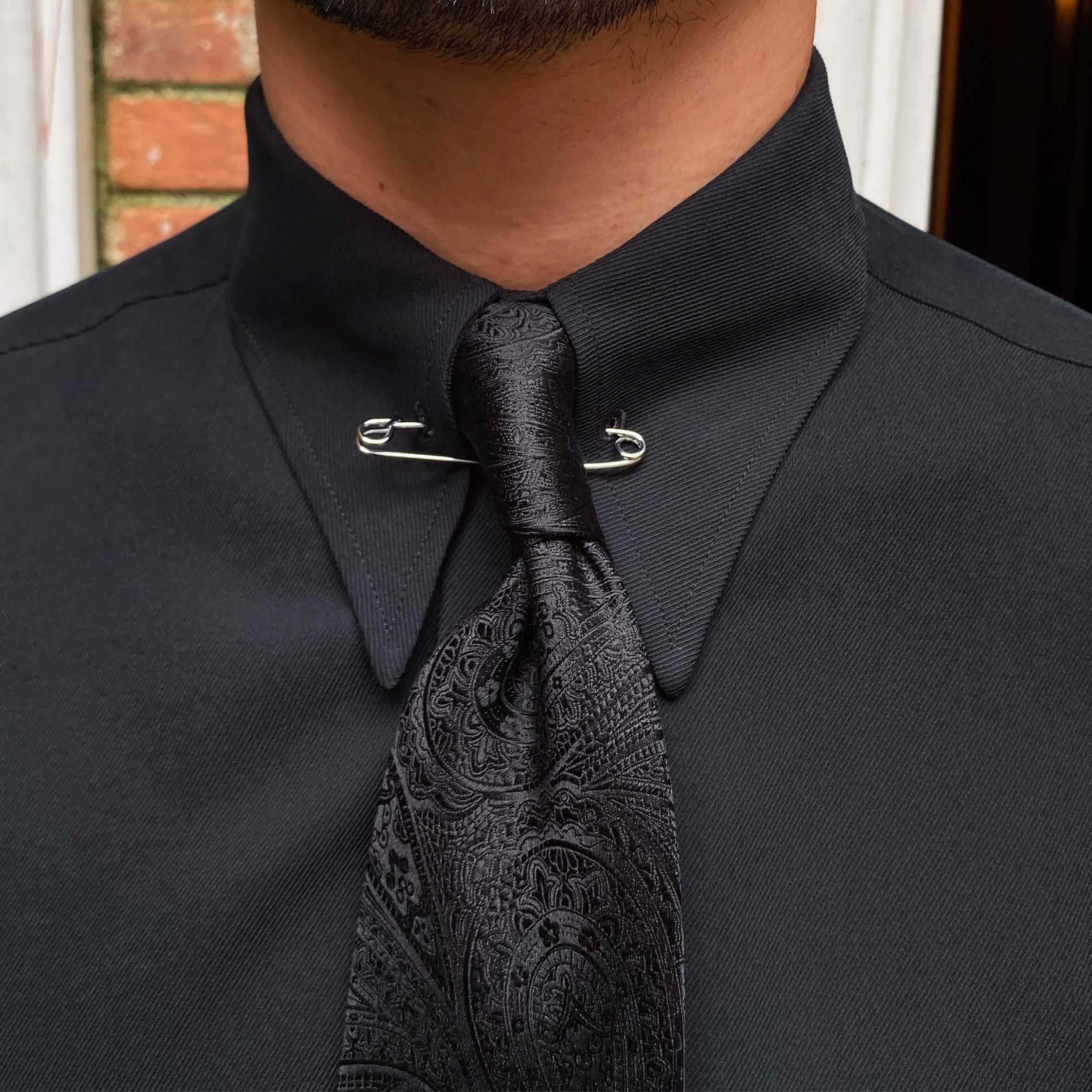 Camisa Gola Ponta de Lança com Alfinete